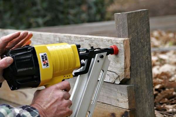 how-to-use-nail-gun-with-air-compressor